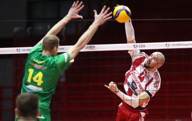 Στιγμιότυπο από τον αγώνα Ολυμπιακός - Καλαμάτα 80