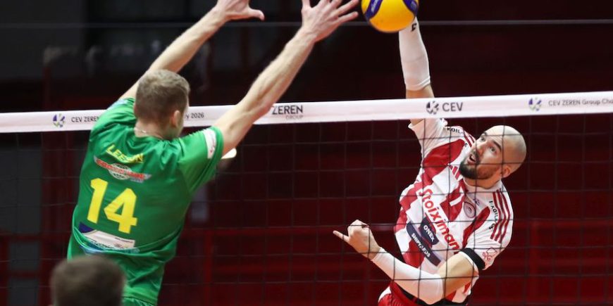 Στιγμιότυπο από τον αγώνα Ολυμπιακός - Καλαμάτα 80