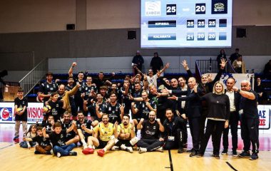 Οι παίκτες της Κηφισιάς πανηγυρίζουν τη νίκη επί της Καλαμάτας 80