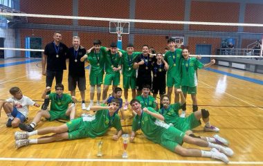 Οι αθλητές και το προπονητικό team της ομάδας Κ17 της Καλαμάτα 80